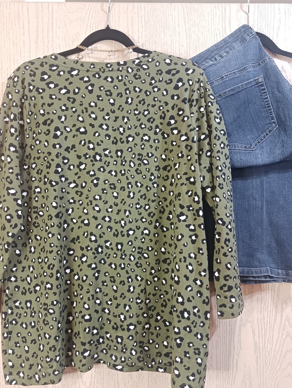 3/$20 💰 Kim Rogers Pullover Olive Green Zebra Leopard-Spot Casual Top XL Cotton - Picture 5 of 7